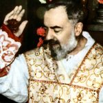 Tweet du pape : combattre le mal, comme Padre Pio