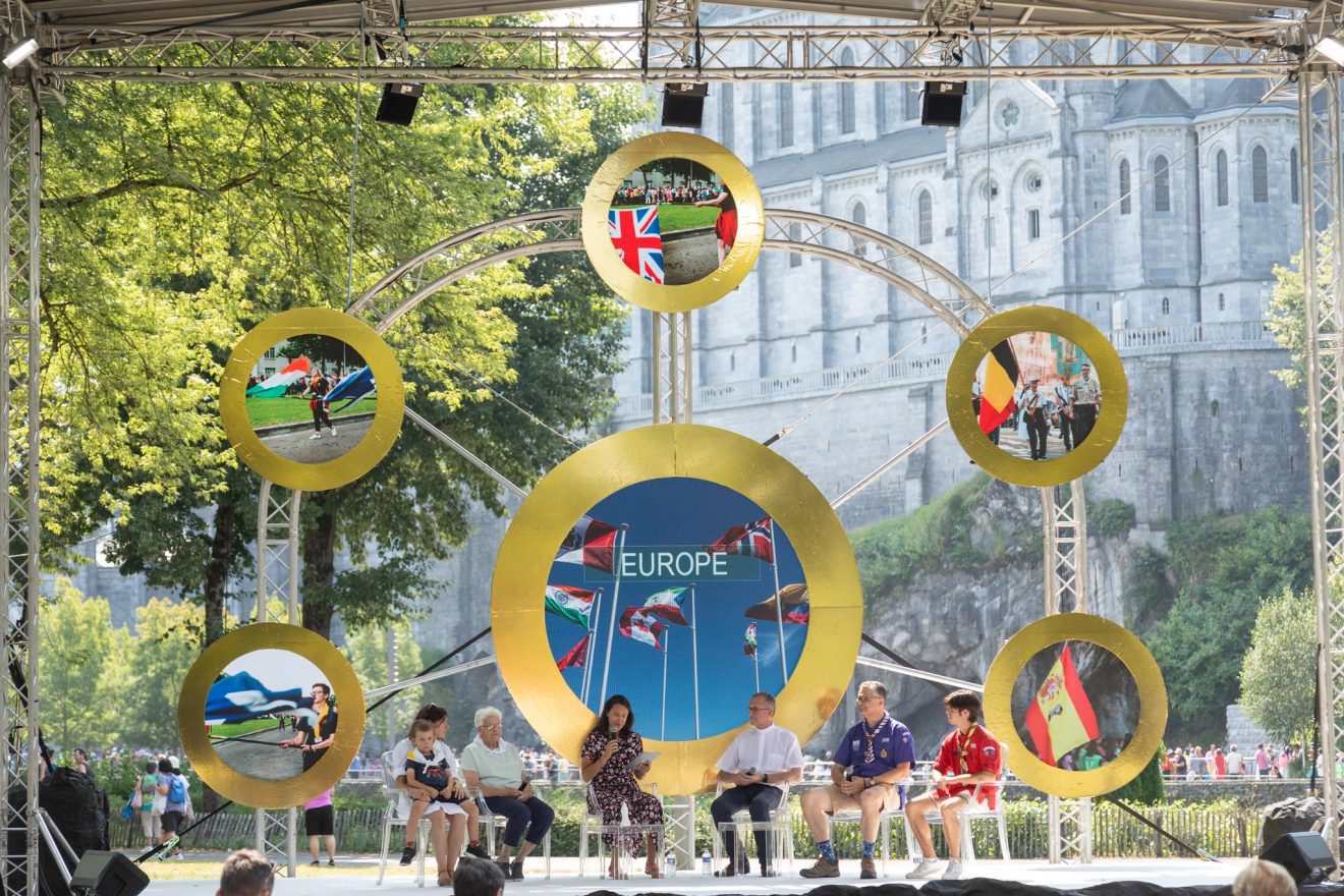 Lourdes United in prayer J1 Sanctuaire de Lourdes Frères des Ecoles