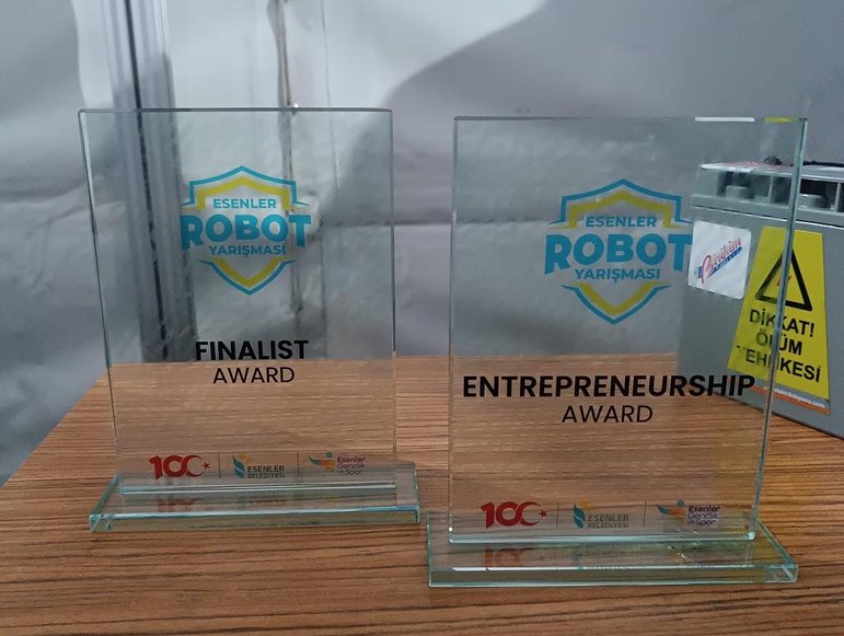 Saintech Robotics- Saint Michel remporte les  prix ‘Team Sustainability’ et ‘Finalist’  de la compétition Esenler OffSeason !
