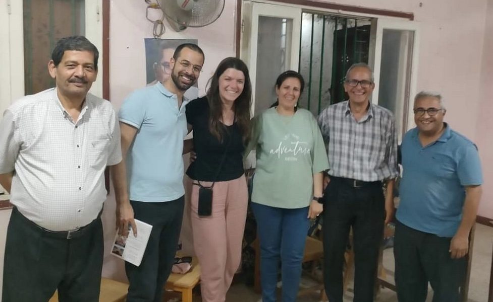 Mourad Barsoum, Directeur du Bureau des Vocations et du Volontariat, et Julia Mayer, Présidente de la Commission de la Jeunesse, en visite aux Jeunes Lasalliens de Haute Égypte.