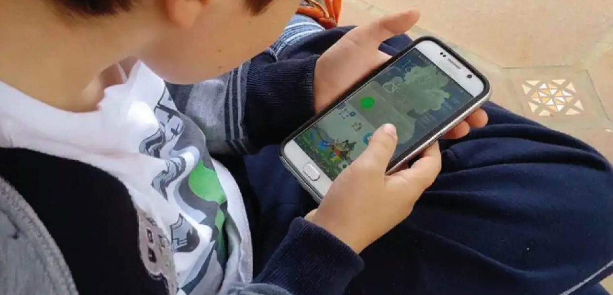 Les prêtres devraient se préoccuper des adolescents et de leurs smartphones