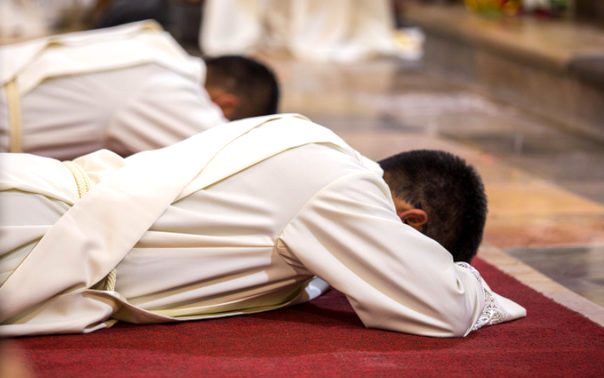 Le pape demande de prier pour les vocations sacerdotales et religieuses