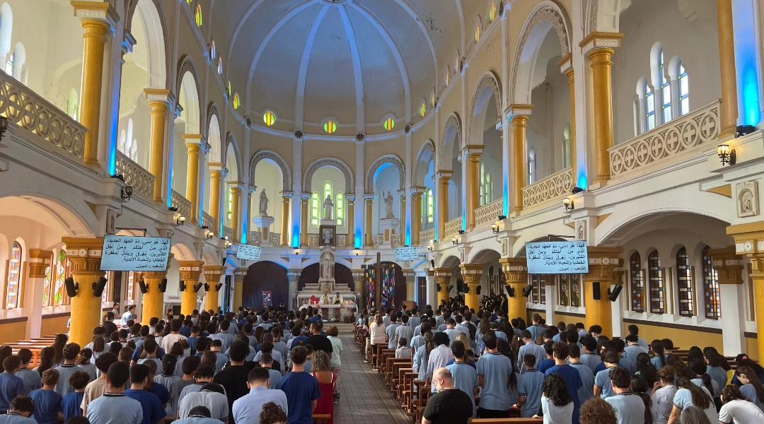 Sacré-Cœur: Un Pas vers la Paix et la Fraternité Sacré-Cœur: Un Pas vers la Paix et la Fraternité