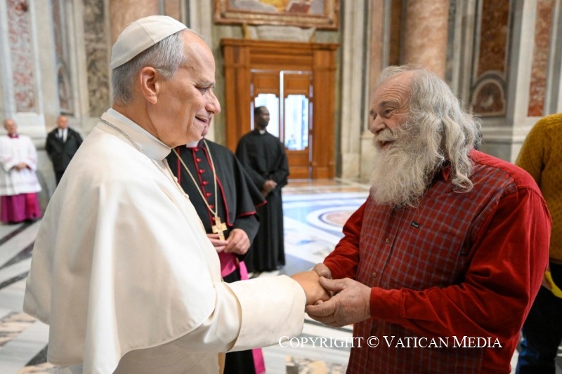 Pape Léon XIV : « Dieu ne nous laisse pas seuls » Pape Léon XIV : « Dieu ne nous laisse pas seuls »