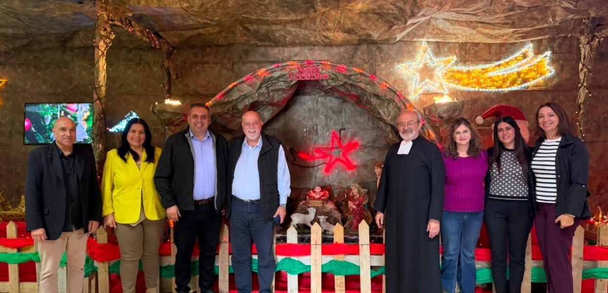 La Salle Beit Hanina: illumination de l’arbre de Noël. La Salle Beit Hanina: illumination de l’arbre de Noël.