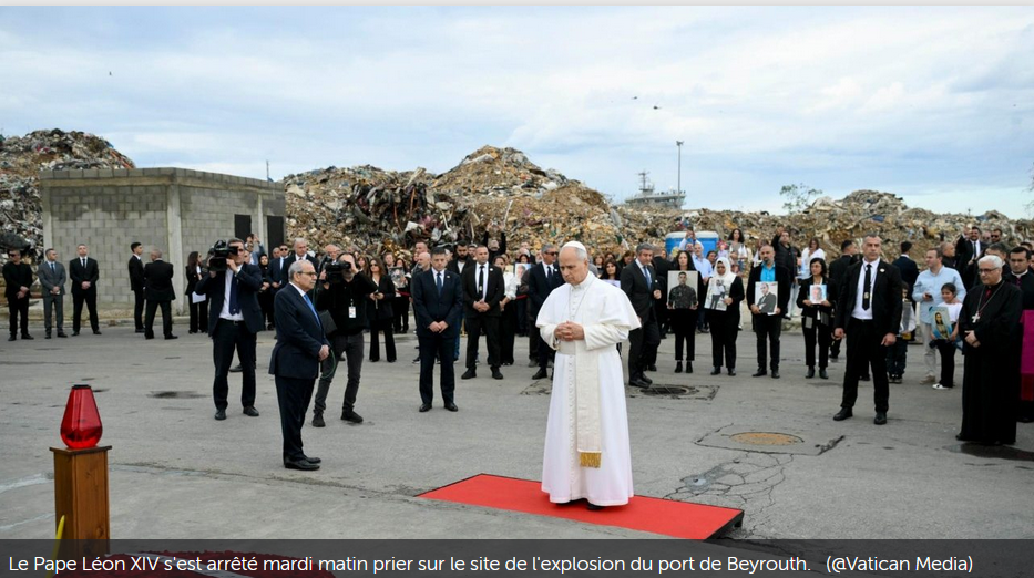 Au port de Beyrouth, la prière silencieuse du Pape Au port de Beyrouth, la prière silencieuse du Pape