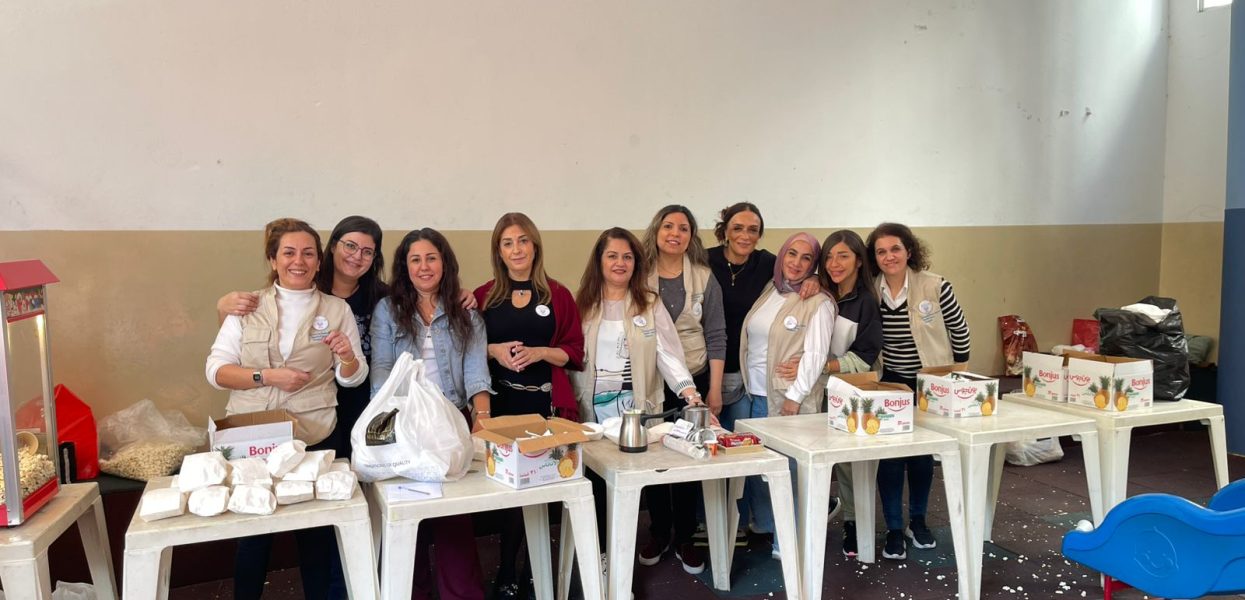 Sacré Coeur: MAIN DANS LA MAIN groupe de mamans engagées et solidaires. Sacré Coeur: MAIN DANS LA MAIN groupe de mamans engagées et solidaires.