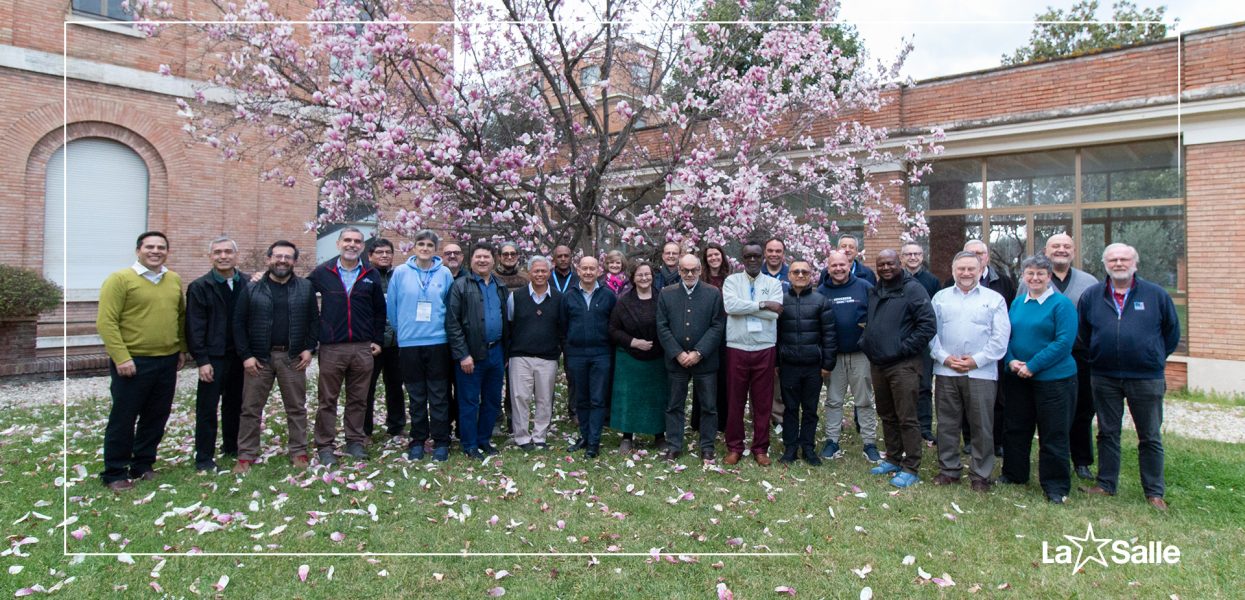 Artisans d’un Institut sans frontières, uni par un même esprit Artisans d’un Institut sans frontières, uni par un même esprit