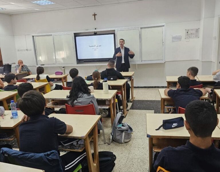 L’équipe de l’AED : les écoles chrétiennes menacées L’équipe de l’AED : les écoles chrétiennes menacées