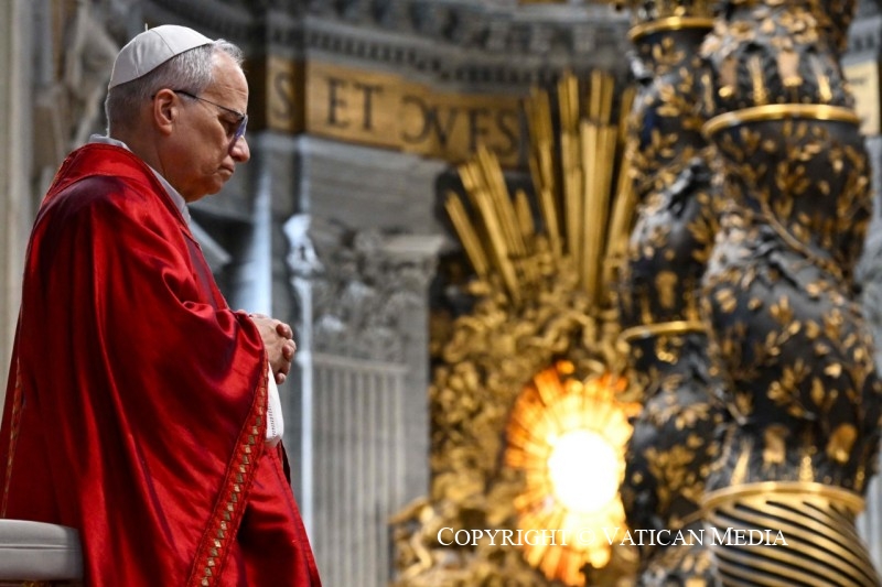 Veillée de prière pour la paix à Saint-Pierre présidée par le Saint-Père Veillée de prière pour la paix à Saint-Pierre présidée par le Saint-Père
