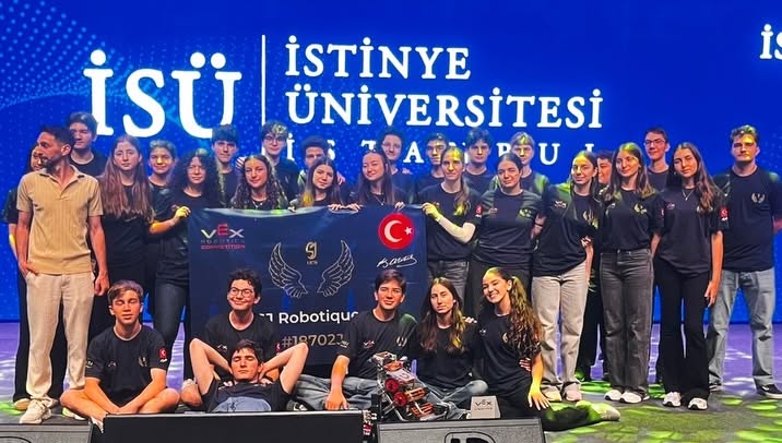 Saint Joseph: prix du “Finalist Award” pour l&rsquo; équipe de robotique VEX SJ Robotiques.