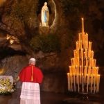 « Que cette lumière ne s’éteigne jamais » : le pape Léon XIV à Lourdes