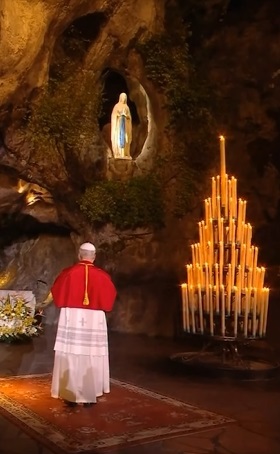 « Que cette lumière ne s’éteigne jamais » : le pape Léon XIV à Lourdes